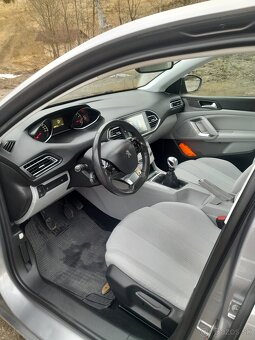 Peugeot 308 benzín - 9