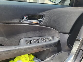Hyundai i30 CW 1.6 CRDi VGT Premium 85kw - 9
