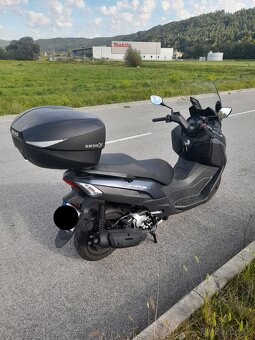 SYM Joymax z+ 125 - 9