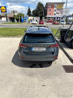 Škoda Octavia Combi 2.0 TDI DSG Style - 9