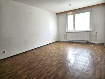 Ponúkame na predaj 4-izbový byt s loggiou ma Zelenečskej uli - 9