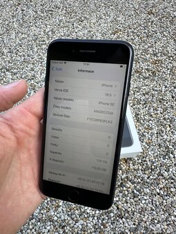 iPhone SE 2020 128GB - baterie 100% - 9