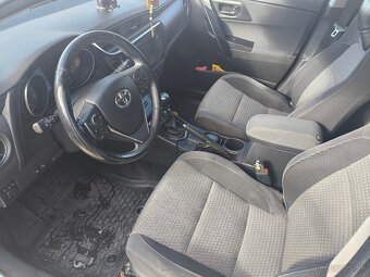 Toyota Auris Touring 1.6 l Valvematic - 9