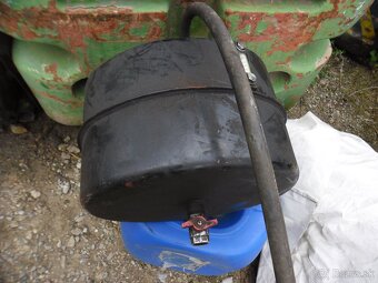 Predám hydraulickú nádrž - 9