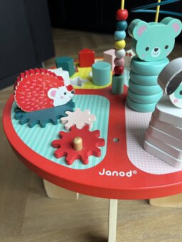 Montessori drevený hrací stolík s aktivitami Janod - 9