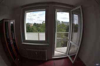 PREDAJ: 2 izbový byt s balkónom, Petržalka, Vilová ul.- BRAT - 9
