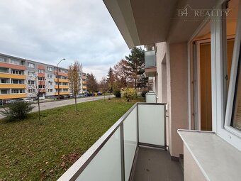 3 izbový tehlový byt, 72 m2 + presklená lodžia a balkón, vla - 9