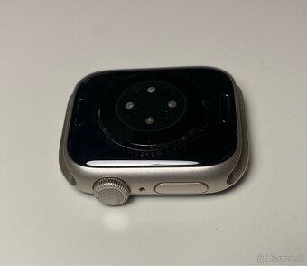 Apple Watch 8, batéria 97% - 9