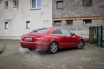 Mercedes-Benz E trieda Kupé 200 BlueEFFICIENCY 7G - 9