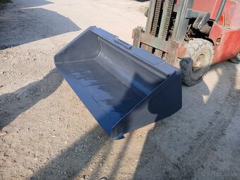 PREDAM SMYKOVY NAKLADAC NEW HOLAND LS170 - 9