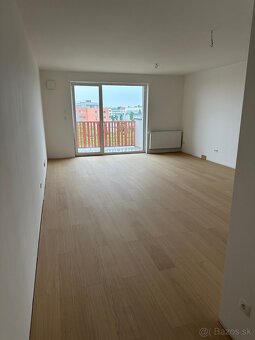 Predám nový 3.izb byt na Mikovíniho ulici s rozlohou 72m2 - 9