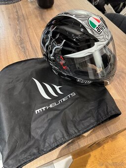 Prilba na motorku AGV (M) - 9