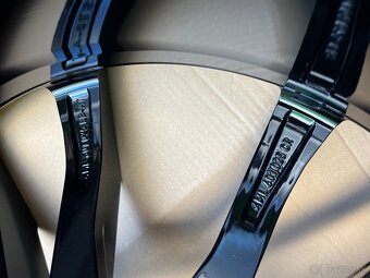 LAMBORGHINI URUS 23" Black, nové, originál  - 9