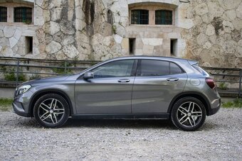 Mercedes-Benz GLA 180 - 9