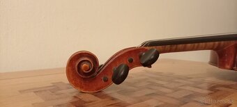 Husle model Gurneri - 9