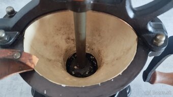 Starý mlýnek na kávu - 9