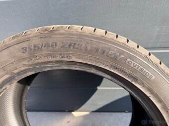 275/45 R21 a 315/40 R21 Kumho - 9