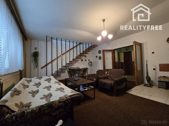 Na predaj: 3izbový rodinný dom s garážou , pozemok 757 m² - - 9