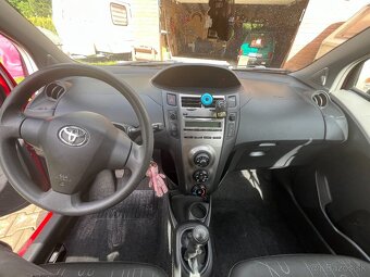 Toyota Yaris 1,0 benzín - 9