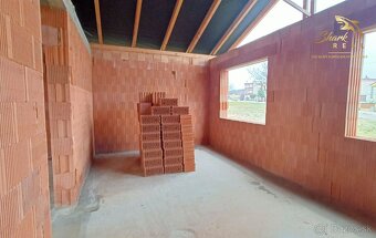 NOVÁ CENA Rozostavaný bungalov v krásnom prostredí - 9