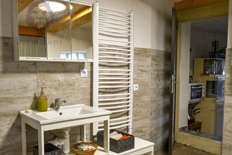 Zrekonštruovaná vidiecka chalupa / rodinný dom na predaj – L - 9