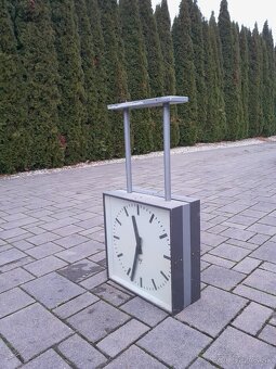 HODINY DVOJITE OBOJSTRANE PAGOTRON 60V - - 9