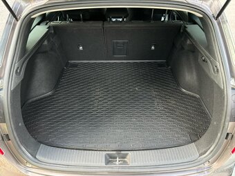 Hyundai i30 CW 1.5 T-GDi mHEV Family - 9