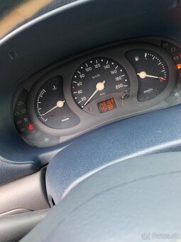 Renault Clio - 9
