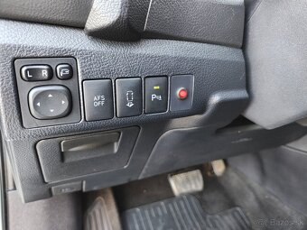 Toyota Auris hybrid - 9