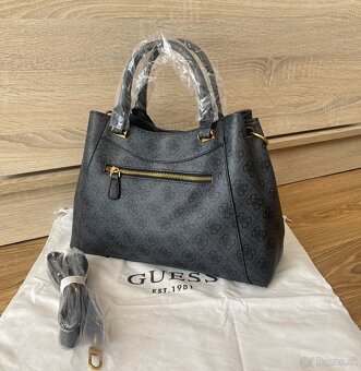 Kabelka Guess Emera 4G logo - 9