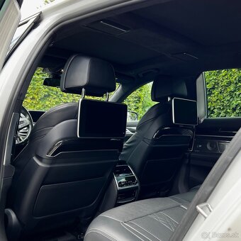 BMW 750Li Xdrive - 9