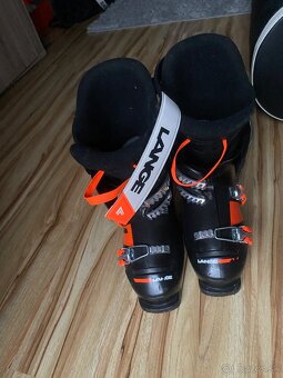 Lyžiarky a lyže - 9