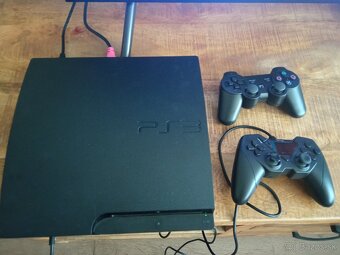 PS3 Slim, 2 ovladace, 22 hier - 9