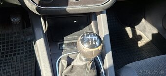 Predám Volkswagen golf 5 combi - 9