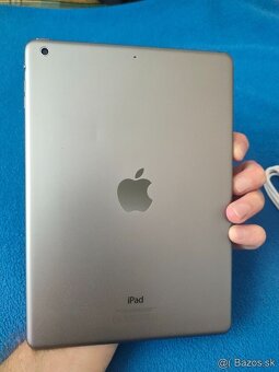 Apple iPad Air 32GB - 9