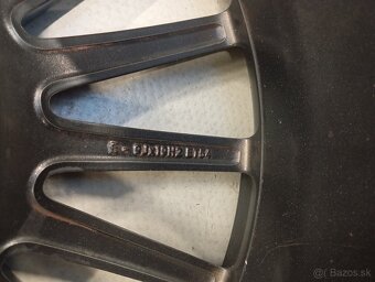 Mercedes AMG R19 - 9