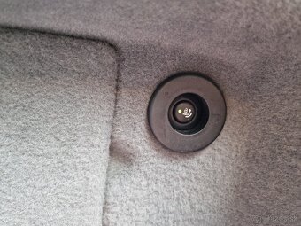 BMW 740i 320k A/T8 (benzín) - 9