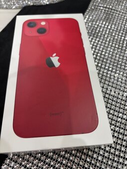 Predám iPhone 13 RED – top stav - 9