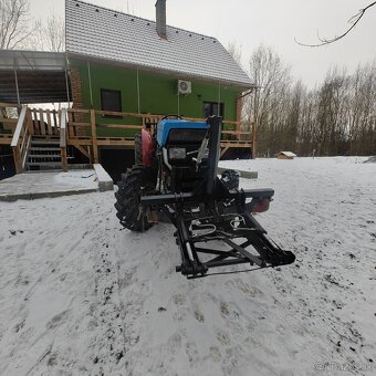 Traktor tovární MF 4x4 - 9