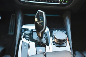 BMW 540i xDrive Touring - 9