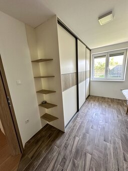 4 izbový rodinný dom 153 m2 + zasklená terasa 24 m2, garáž - 9