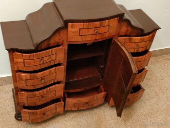 ZREŠTAUROVANÉ STAROŽITNOSTI - 9