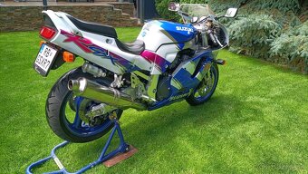 Suzuki gsxr 750 - 9