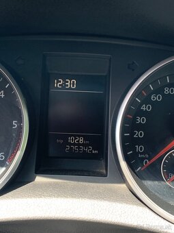 Volkswagen GOLF VI - 9