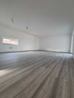 4 izbový  dom v prevedení štandard+oplotenie+ brána+ zámková - 9