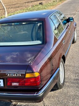 BMW E32 750i Brokatrot - 9