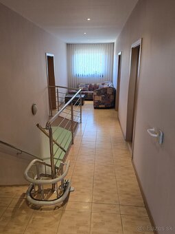 REZERVOVANE - 3 podlažný, 7 izbový RD s bazénom a garážou - 9