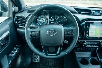 Toyota Hilux DC 2.8 I D-4D Invincible 4x4 A/T - 9