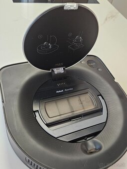 🧹 iRobot Roomba S9+ (9558) – robotický vysávač s dokovacou - 9