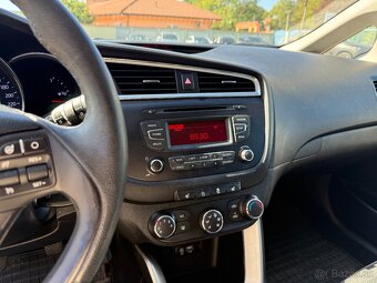 Kia Ceed SW 1,6 GDi Strieborná edícia - 9